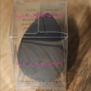 Illuminati | cosmetic sponge